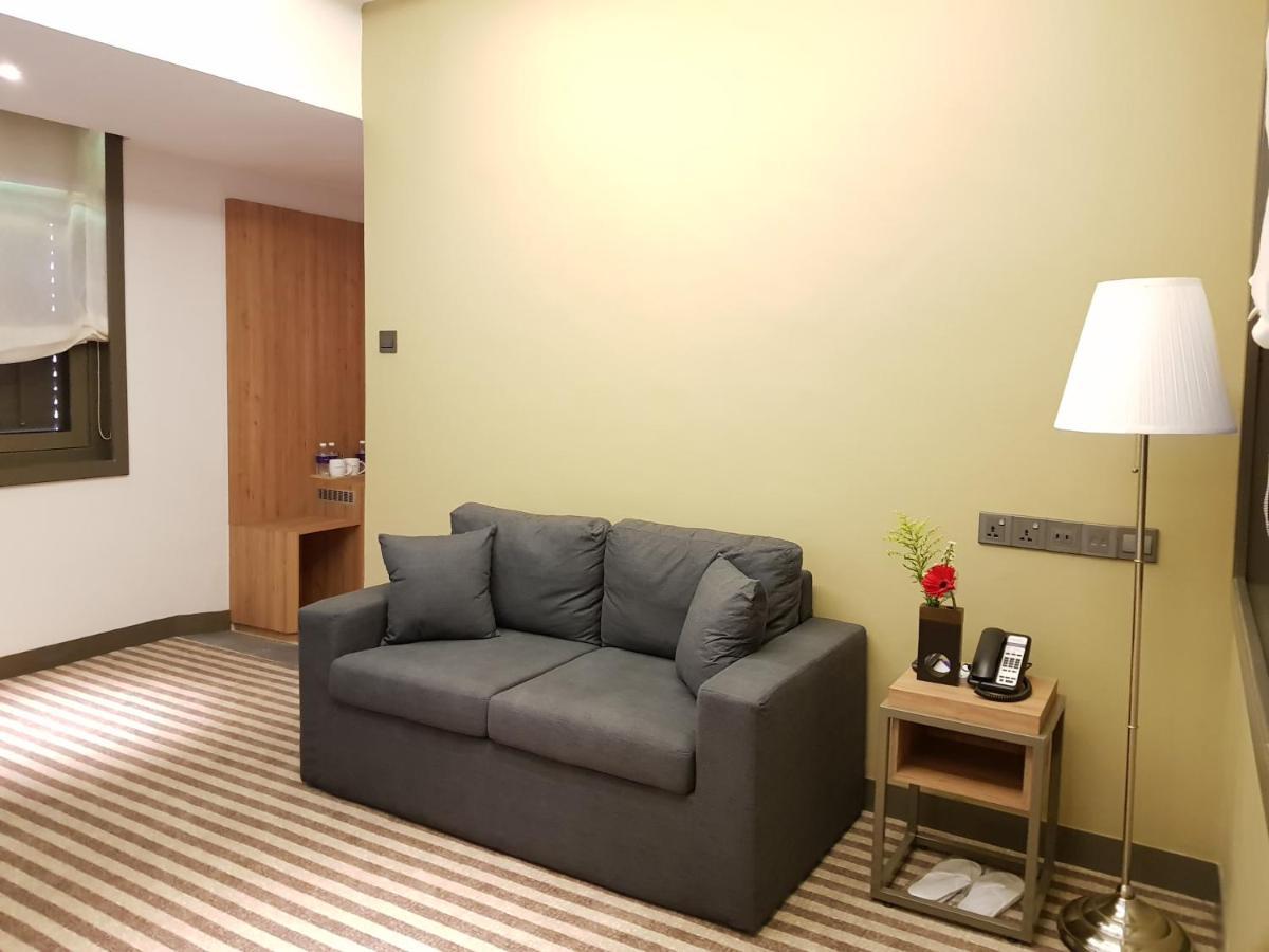 Aqueen Heritage Hotel Little India Singapore Bagian luar foto