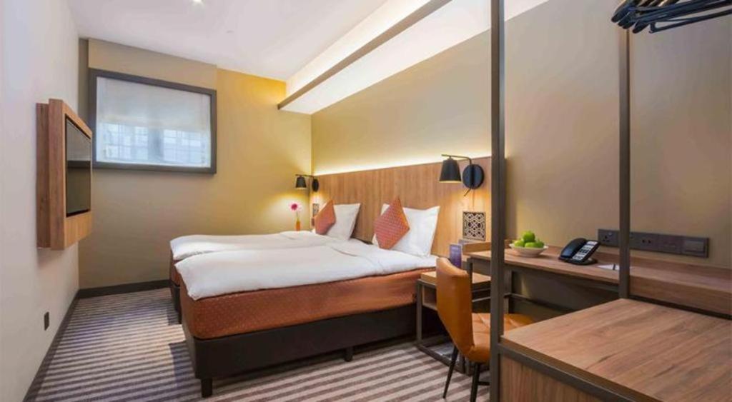 Aqueen Heritage Hotel Little India Singapore Bagian luar foto
