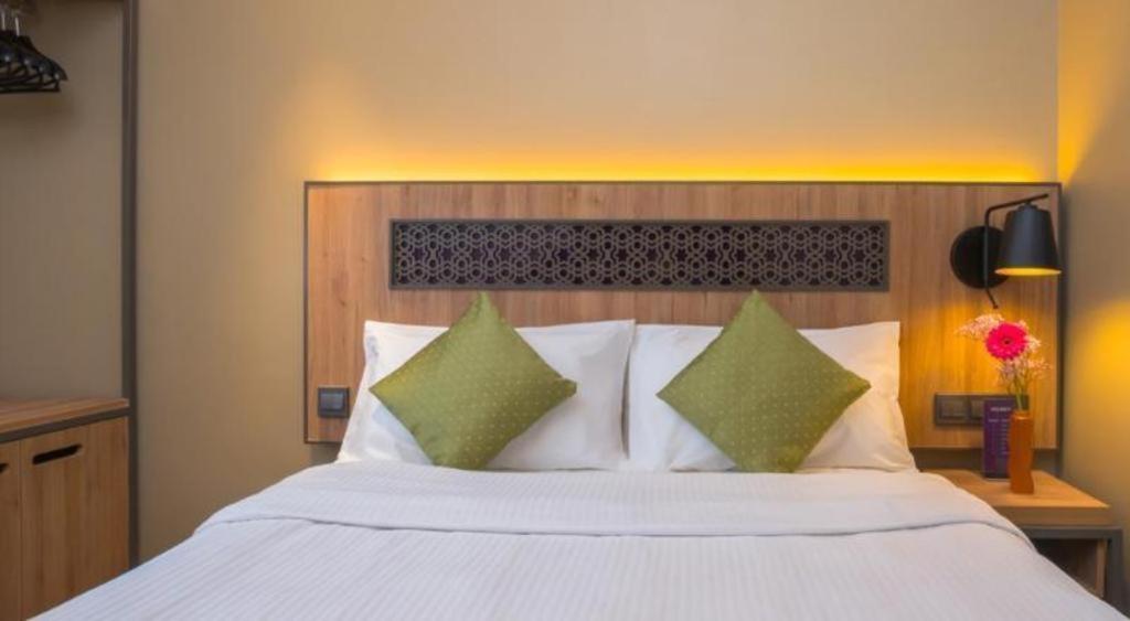 Aqueen Heritage Hotel Little India Singapore Bagian luar foto