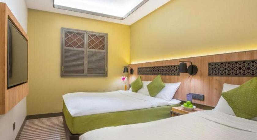 Aqueen Heritage Hotel Little India Singapore Bagian luar foto