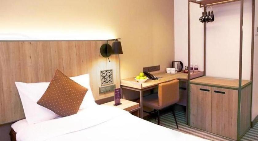 Aqueen Heritage Hotel Little India Singapore Bagian luar foto