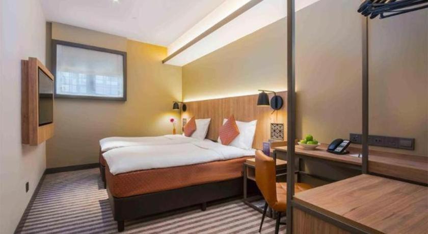 Aqueen Heritage Hotel Little India Singapore Bagian luar foto