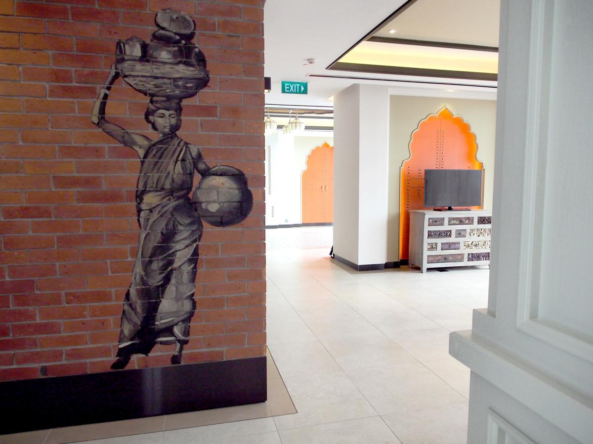 Aqueen Heritage Hotel Little India Singapore Bagian luar foto