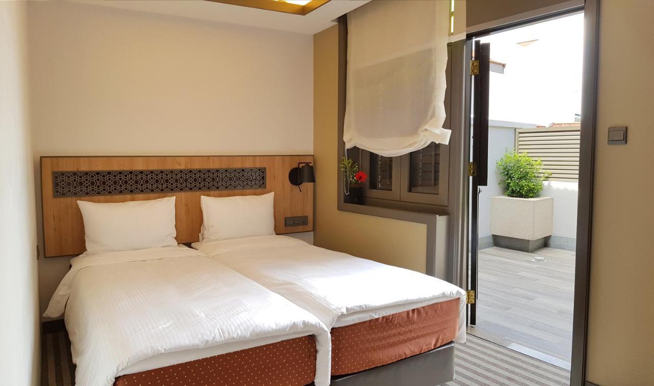 Aqueen Heritage Hotel Little India Singapore Bagian luar foto